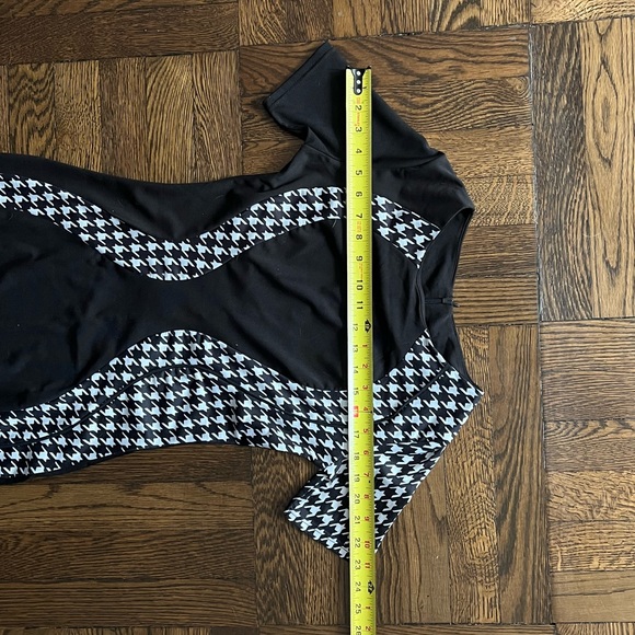 Flattering black and houndstooth dress - Picture 6 of 7